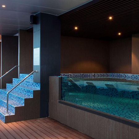 Отель Wyndham Panbil Batam Экстерьер фото