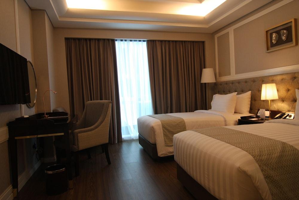 Отель Wyndham Panbil Batam Экстерьер фото