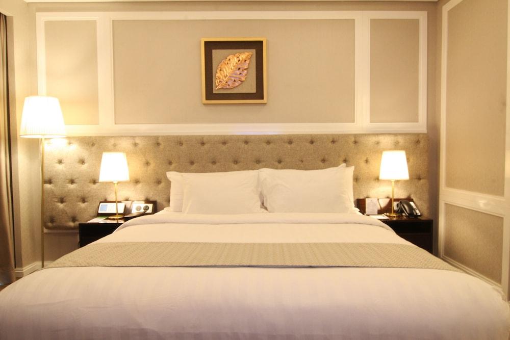 Отель Wyndham Panbil Batam Экстерьер фото