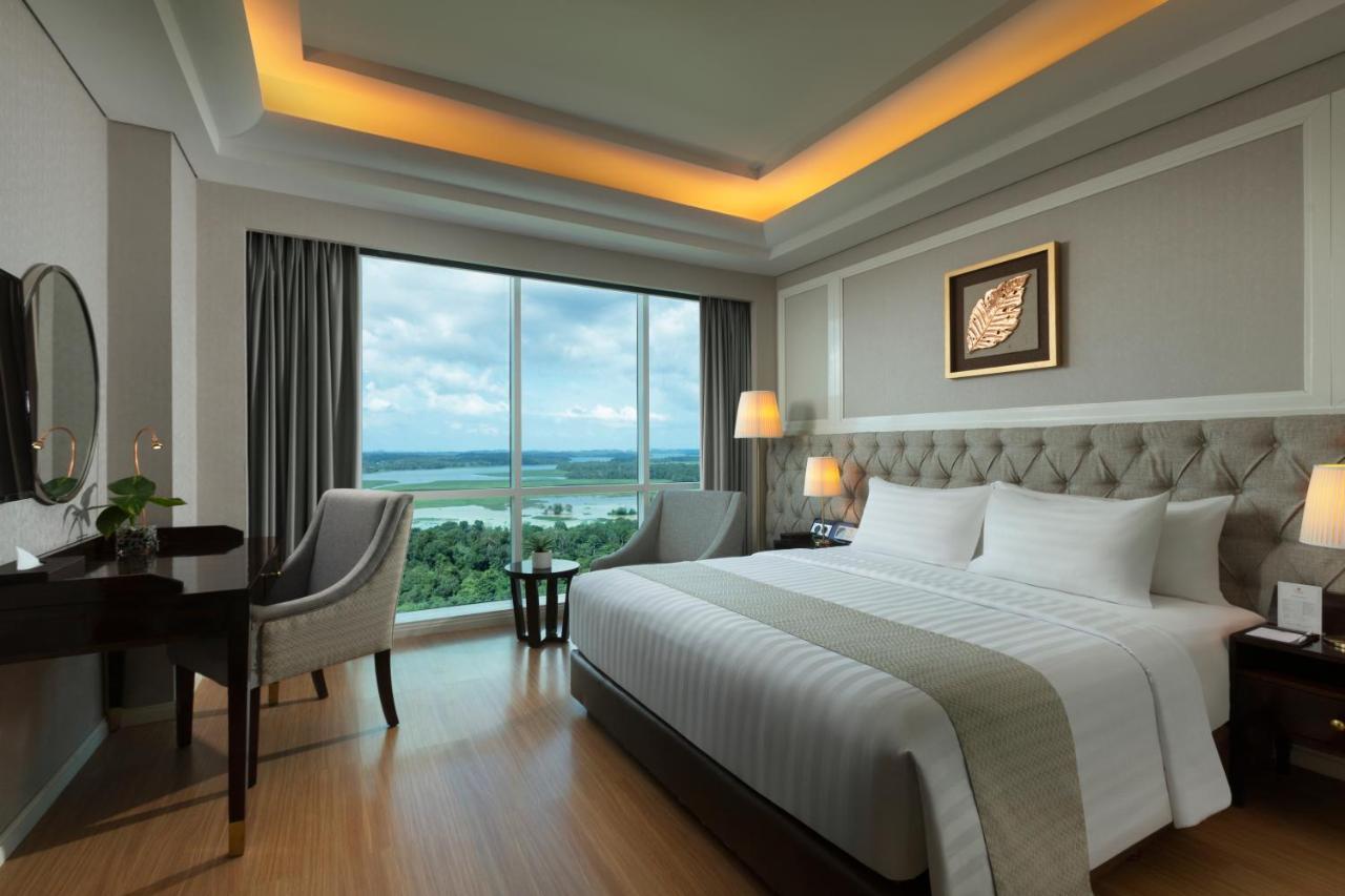 Отель Wyndham Panbil Batam Экстерьер фото