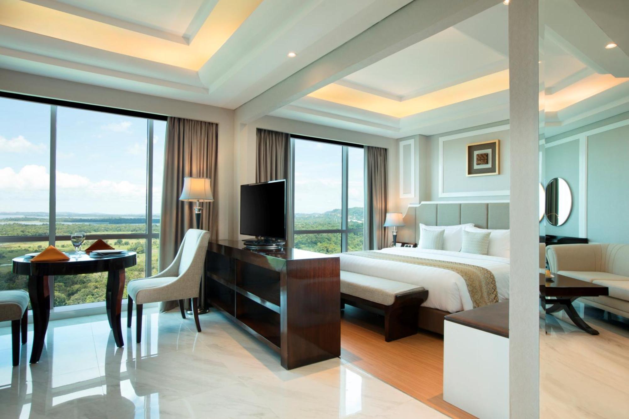Отель Wyndham Panbil Batam Экстерьер фото