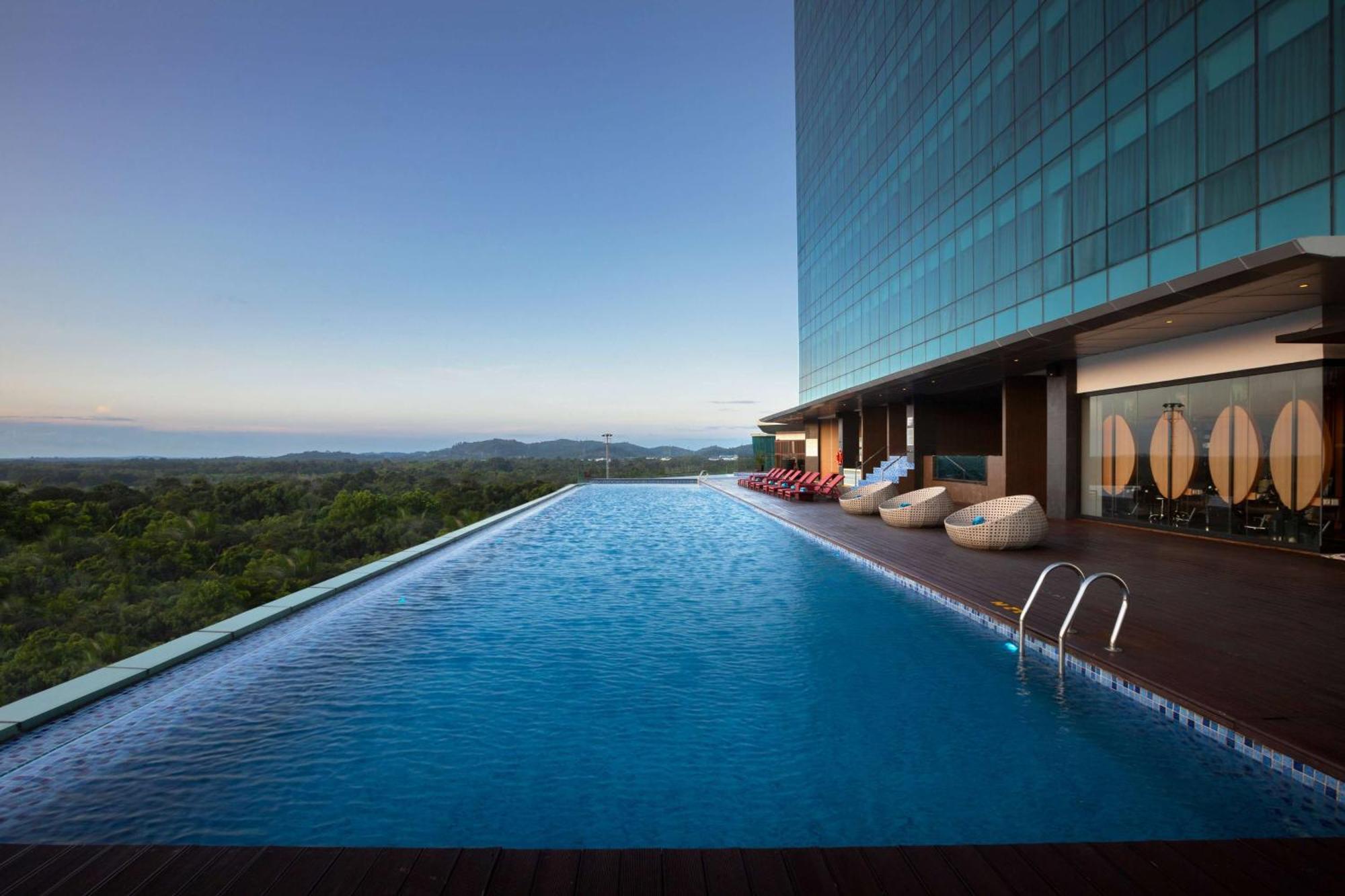 Отель Wyndham Panbil Batam Экстерьер фото