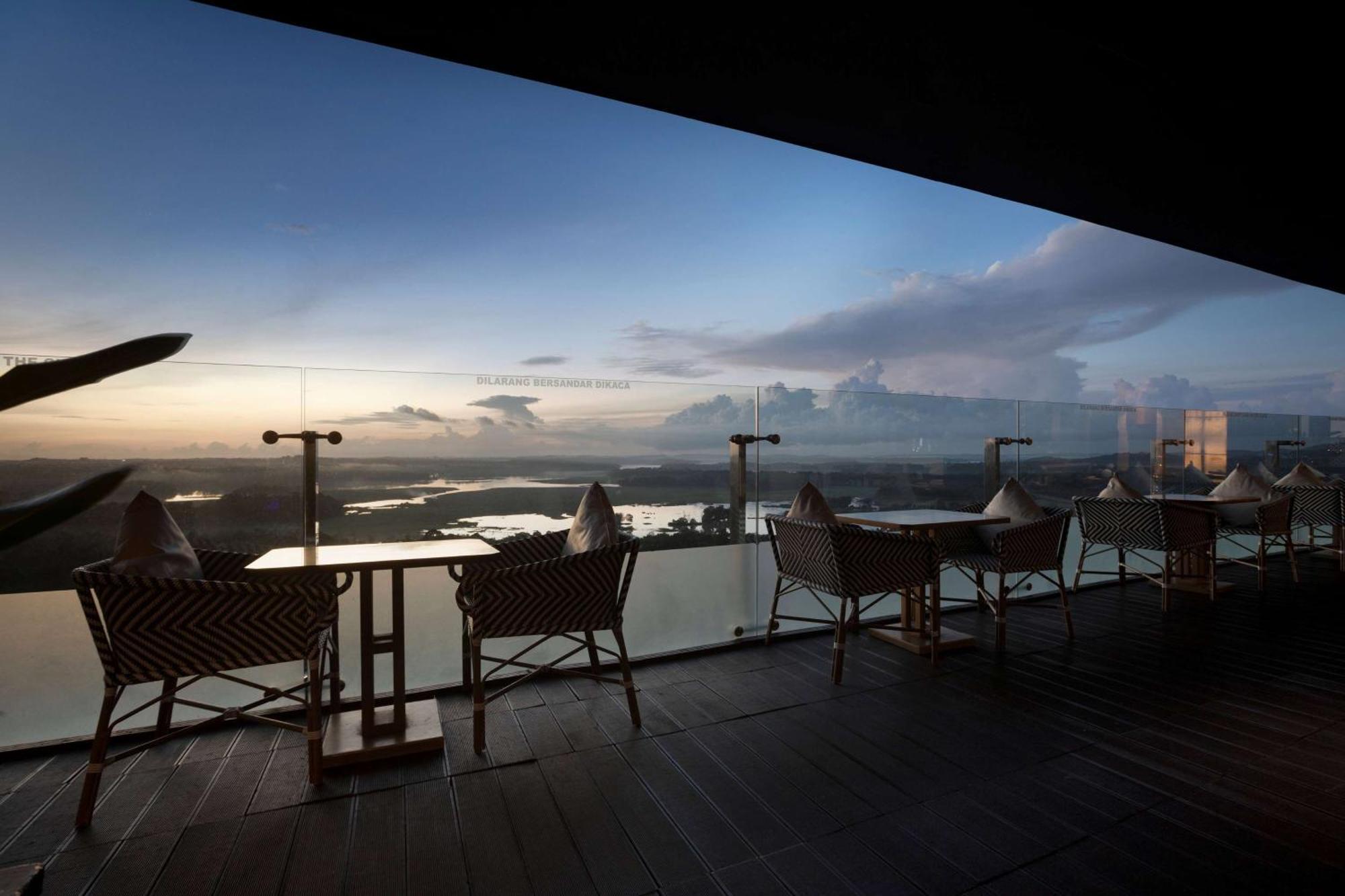 Отель Wyndham Panbil Batam Экстерьер фото