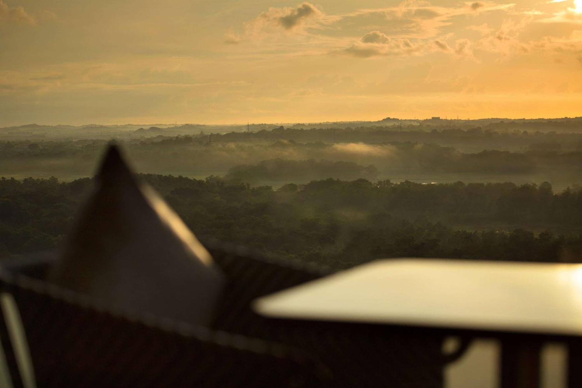 Отель Wyndham Panbil Batam Экстерьер фото