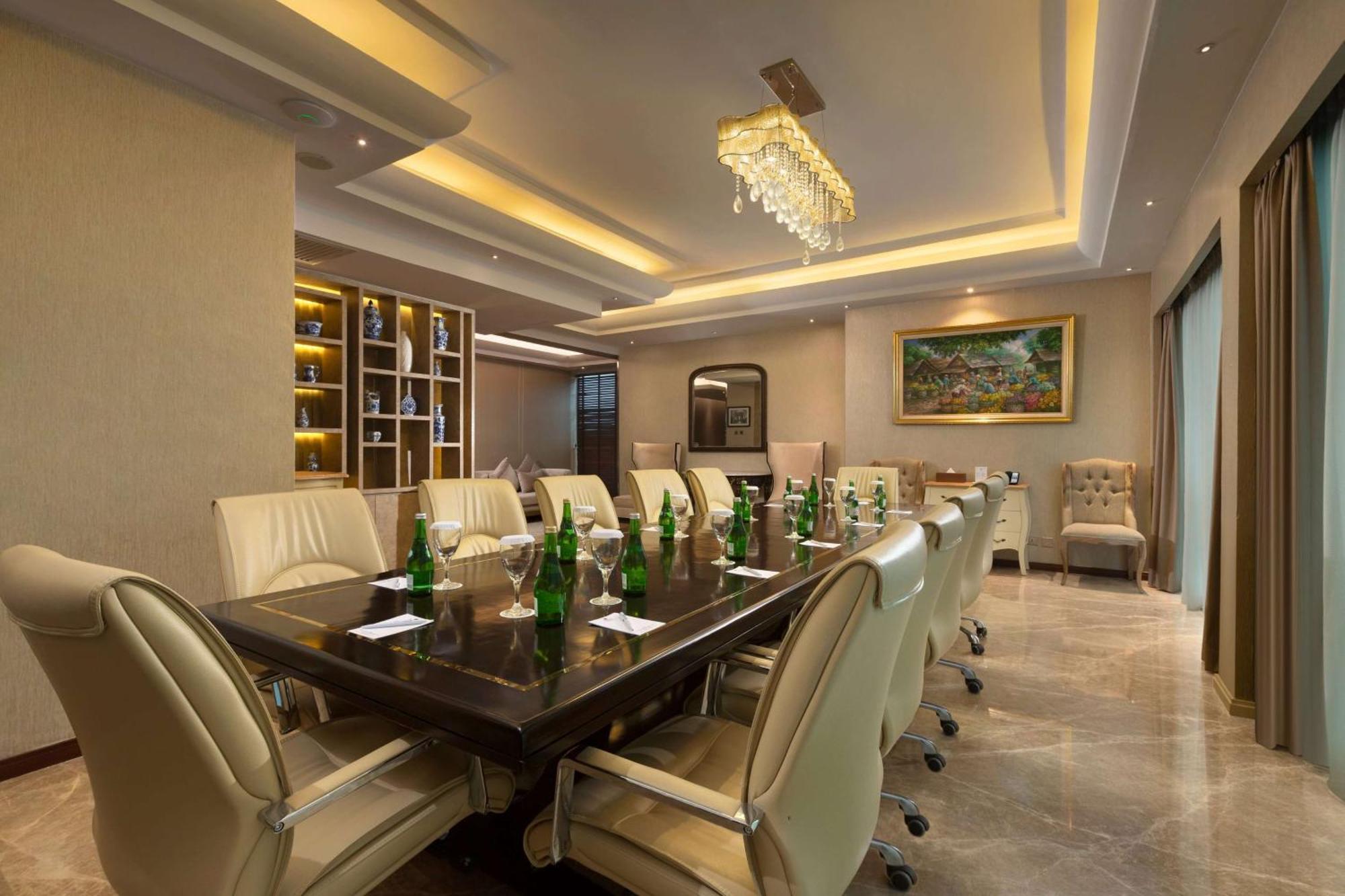 Отель Wyndham Panbil Batam Экстерьер фото
