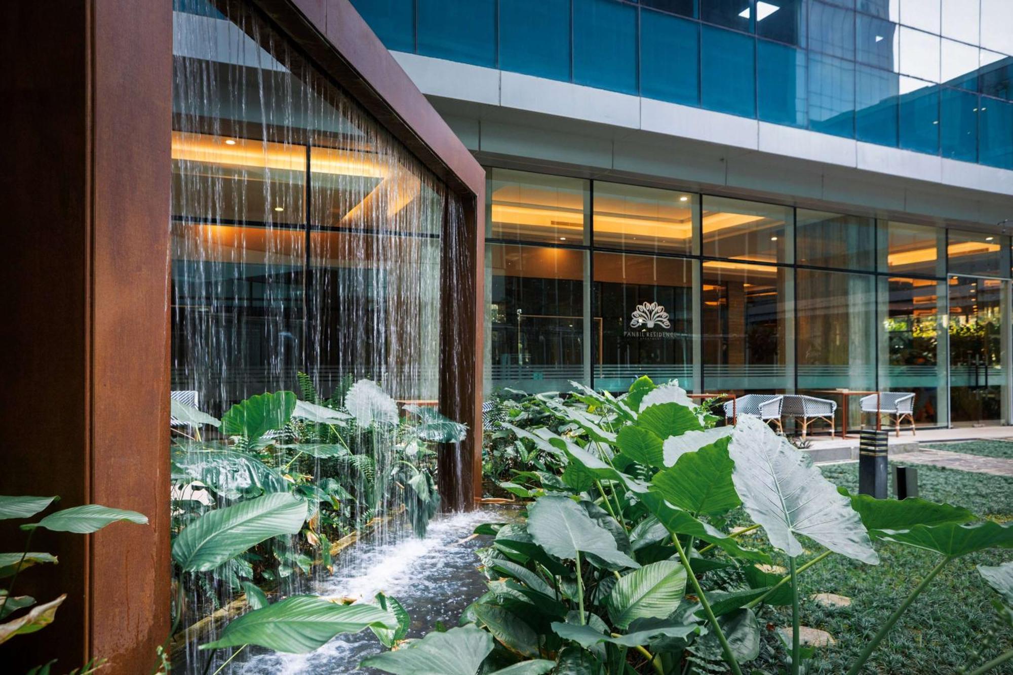 Отель Wyndham Panbil Batam Экстерьер фото