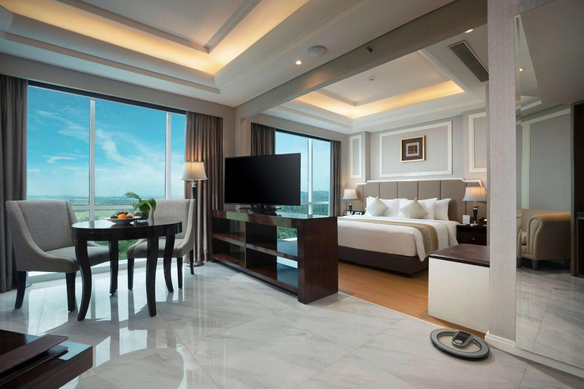 Отель Wyndham Panbil Batam Экстерьер фото